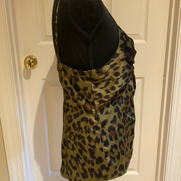 Green cheetah print silky top - Picture 2 of 4